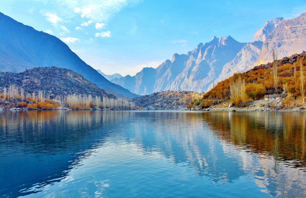 upper kachura lake