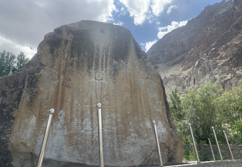 manthal buddha rock skardu