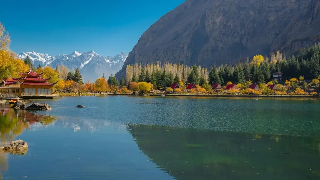 Most Vibrant Landscape Colors in Gilgit-Baltistan: When & Where 3 Autumn is the Most Vibrant Landscape Colors in Gilgit-Baltistan